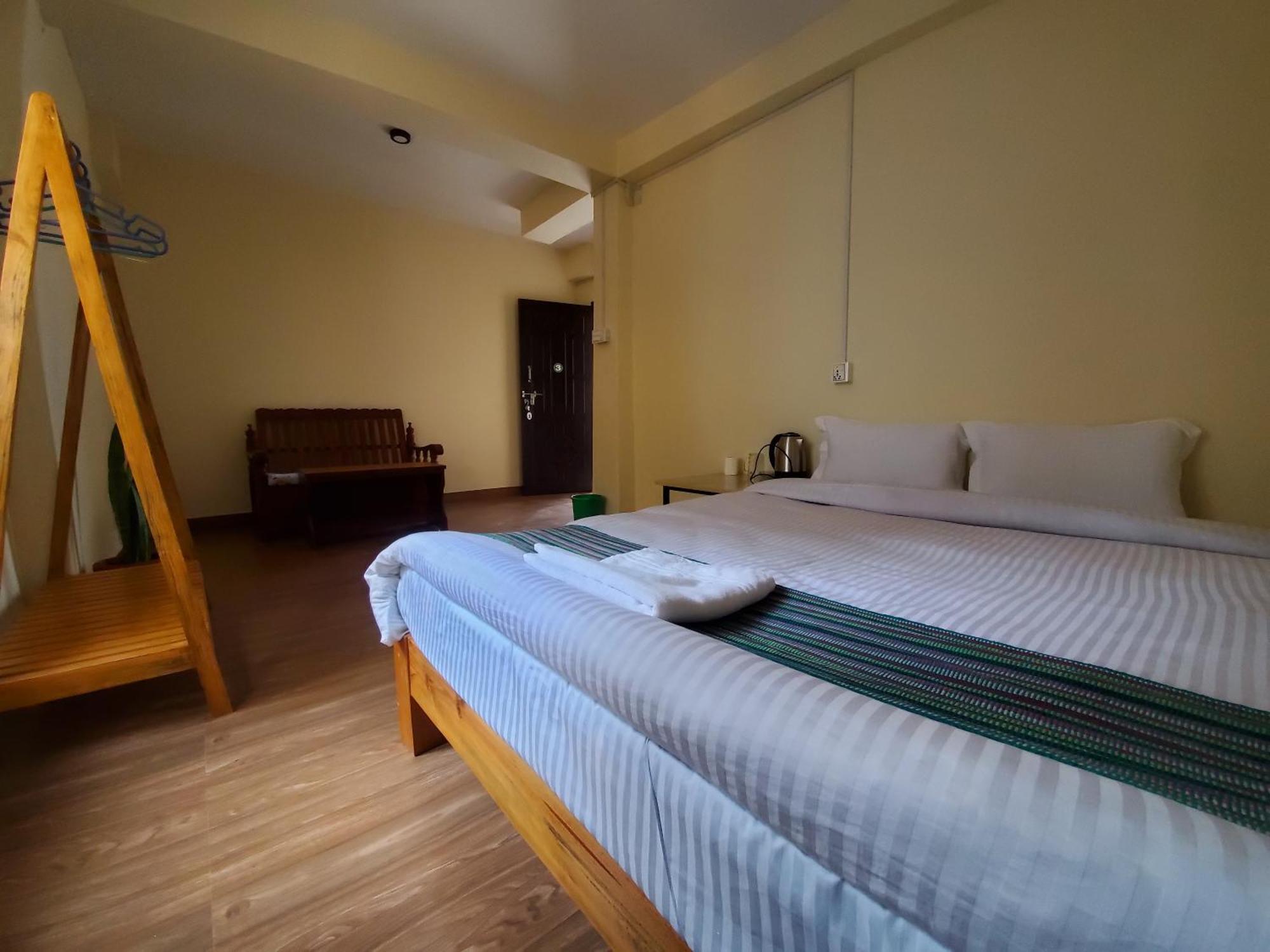 Santoshi Guest House, Pokhara Exterior photo